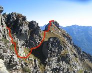 Il tratto finale di salita alla cima battaglia con il traverso insidioso e esposto. Attenzione!