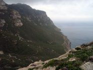 Dai contrafforti del Pizzo Madonnuzza è visibile il sentiero per Cala Bianca che si snoda sul versante Nord dell'isola
