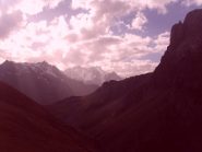 18 - La Mejie e sulla destra le pareti della massiccia Roche Colombe