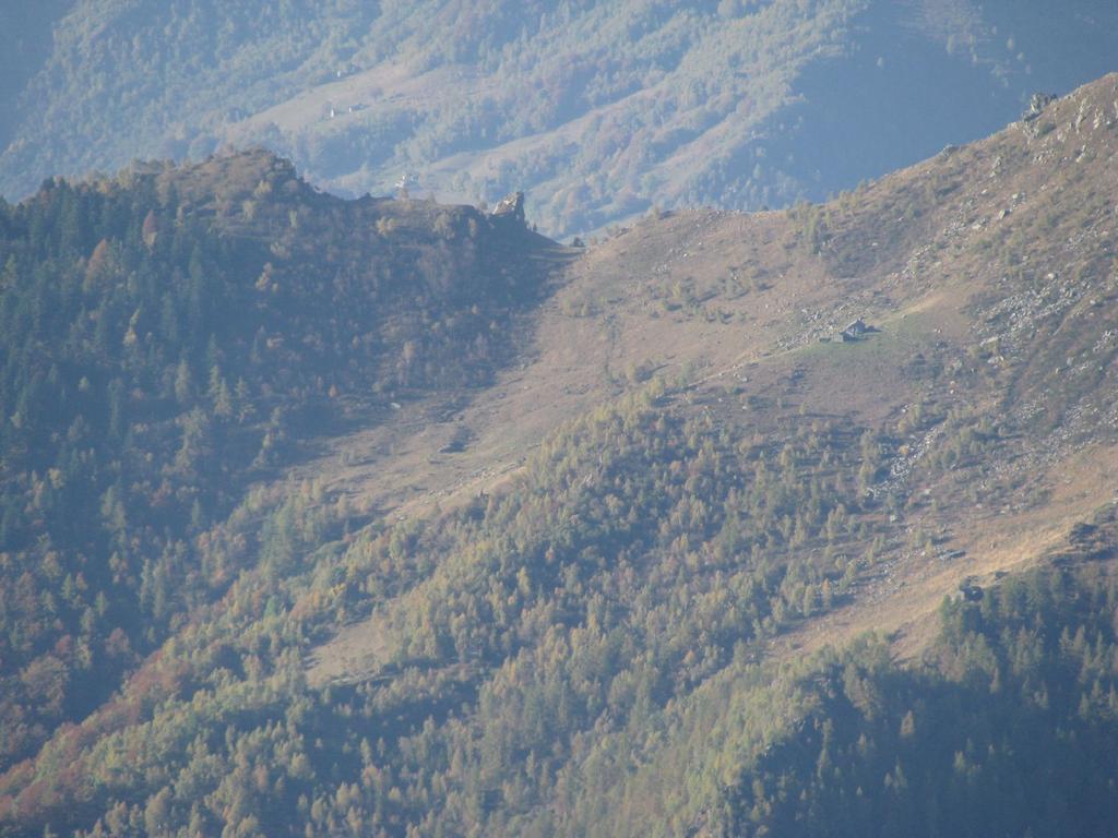 Il Colle Vardlà visto dalla Bocchetta di Rosta