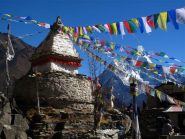 Stupa, bandierine e Ama Dablam