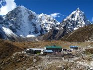 Dughla e dietro il Cholatse