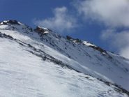 ed ecco la cresta,ben innevata,la punta a destra