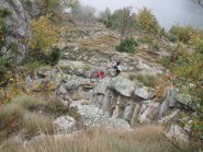 Il tratto ripido del sentiero che  sale a Barmelle