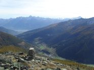 in vetta col panorama verso Aosta