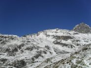 in lontananza il colle visto dall'alpe Ravera Basse