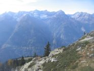 Salendo al Matro, il pizzo Campo Tencia sullo sfondo.