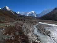 Il vallone per arrivare al campo base
