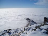 una cresta esce dalle nubi