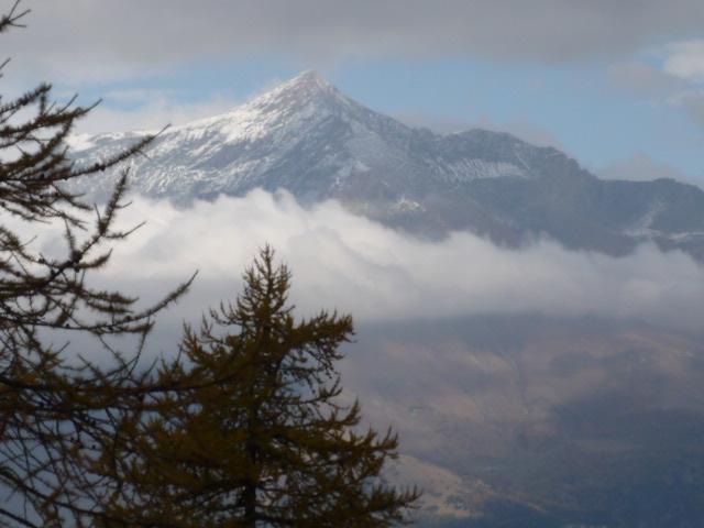 Il Rocciamelone tra le nuvole