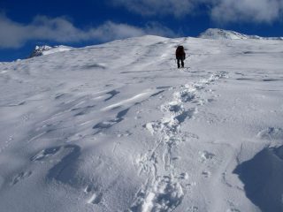 salendo lungo i pendii del versante Ovest verso la Testa dei Frà (23-11-2008)