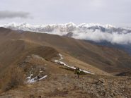 cresta finale, sullo sfondo Pizzo d'Ormea, Conoia, Mongioie,  Saline, ..