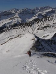 scendendo dalla cresta ovest