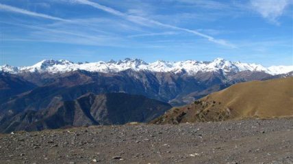 Dal Passo Tanarello un balcone sulle Marittime