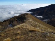 Dalla Ventosa il mare di nuvole verso il mare