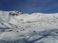 in vista dell'alpe Chaligne,si calzano le ciaspole.