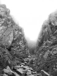 L'orrido canale tra il Portale degli Elfi e la Parete del Nano