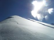 in arrivo all'anticima con vista della punta Pierre
