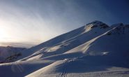 il sole sta per tramontare e la luna non è ancora piena, meglio scendere