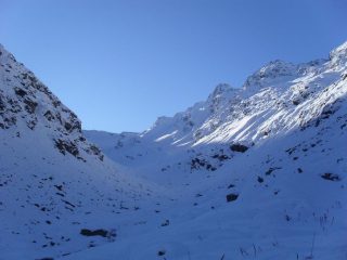 il colle ancora lontano,all'uscita dal bosco
