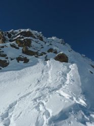 il tratto roccioso finale visto dal colletto