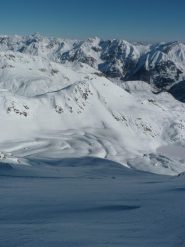 il pendio visto da sotto la cima