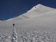 risalendo i pendii superiori