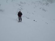 l'arrivo in vetta con tormenta