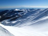 La conca che sale al passo Frontè da est e il Monega