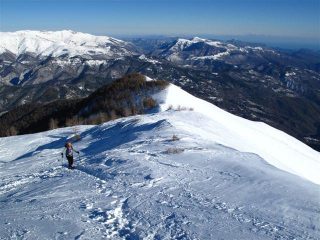 La dorsale che dall'Omo dell'Alpetta arriva sulla Garlenda