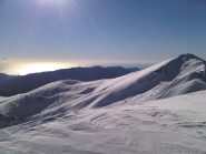 mare luccica sull'orizzonte