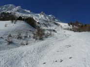 parecchie slavine di neve bagnata (1-2 gg fa)