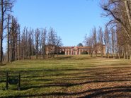 uno degli edifici interni al parco
