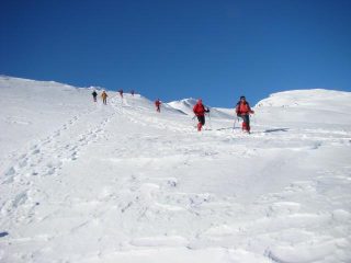 scendendo di corsa