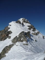 sulla cresta in discesa