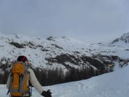 all'inizio del lungo traverso ,la punta Palasinaz al centro