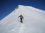 la risalita della cresta verso la cima