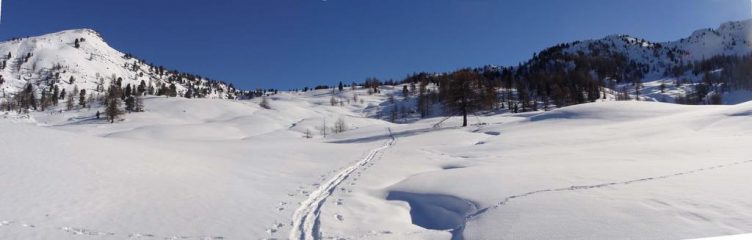 il colle begino e a sinistra il Courbion