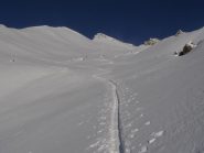 pendii di salita e cima sullo sfondo