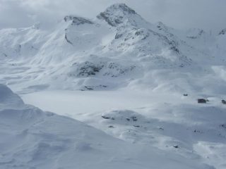 il lago miserin innevato