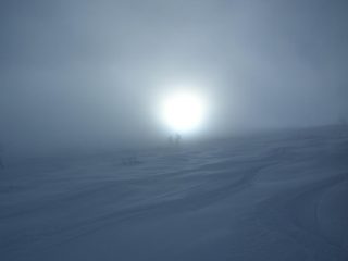 discesa nella nebbia