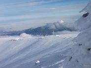 in lontananza il vulcanico Monte Bracco