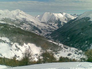 ...verso il fondovalle, in primo piano Ciantiplagna e Francois Peloux...