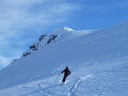 Prime curve su neve leggermente ventata