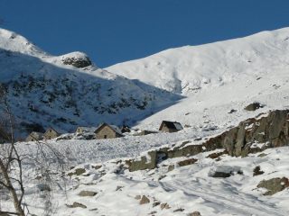 Alpeggi nel vallone dietro cima delle guardie