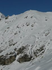 Ultimo alpeggio visibile nel vallone, contro la parete