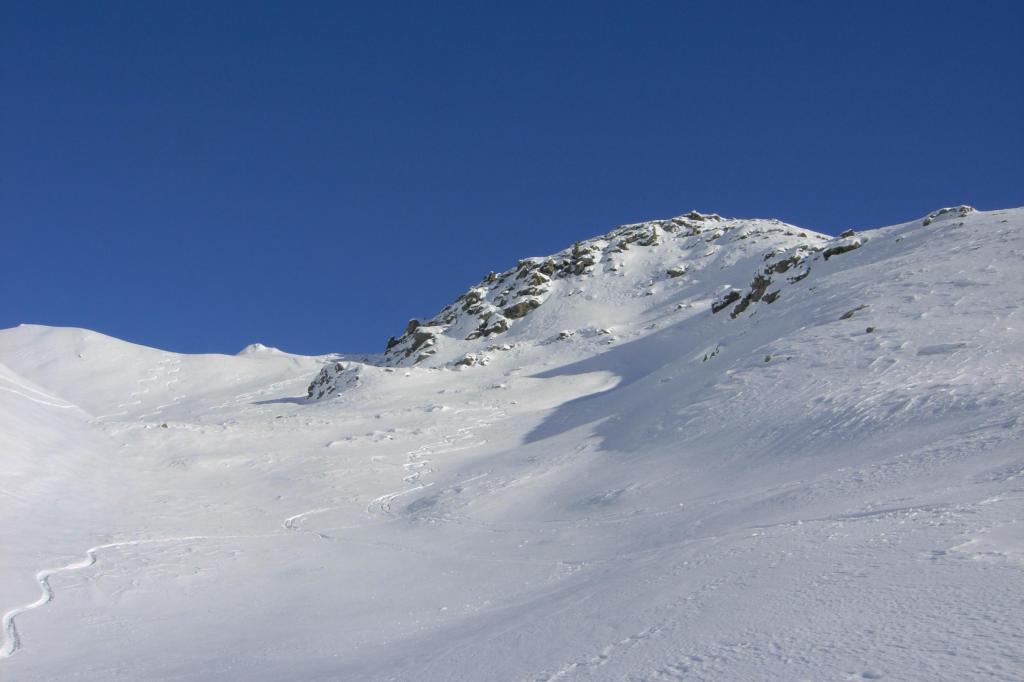 Tracce di discesa ( salita lungo la dorsale di dx )