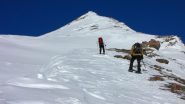 Davide e Luciano salgono il tratto ripido verso la quota 2799 m. (1-1-2011)