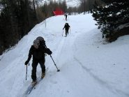 ...salendo in un taglio della pista...