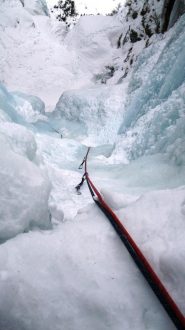 sosta in nicchia quasi alla fine del 5 tiro